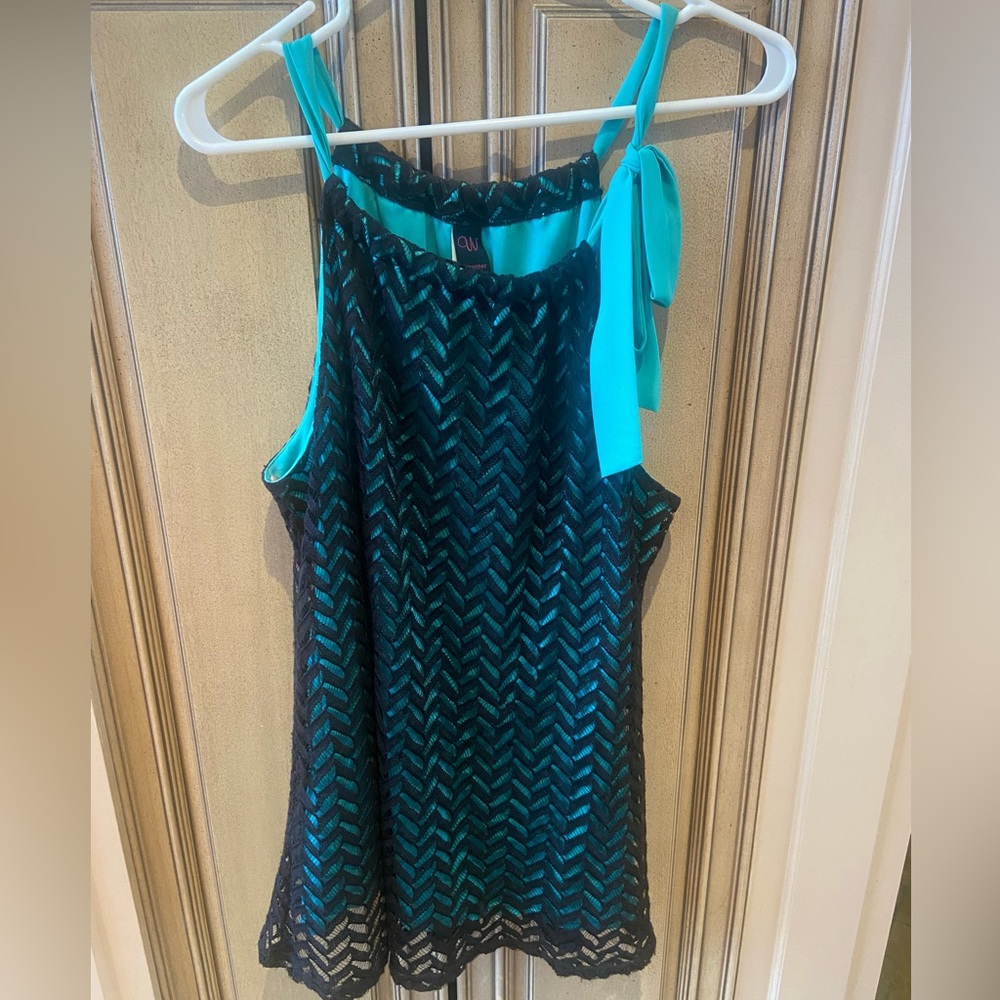 Wrapper Turquoise and Black Lace Top